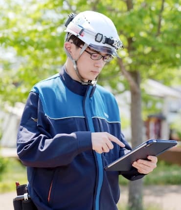 現場作業中の社員